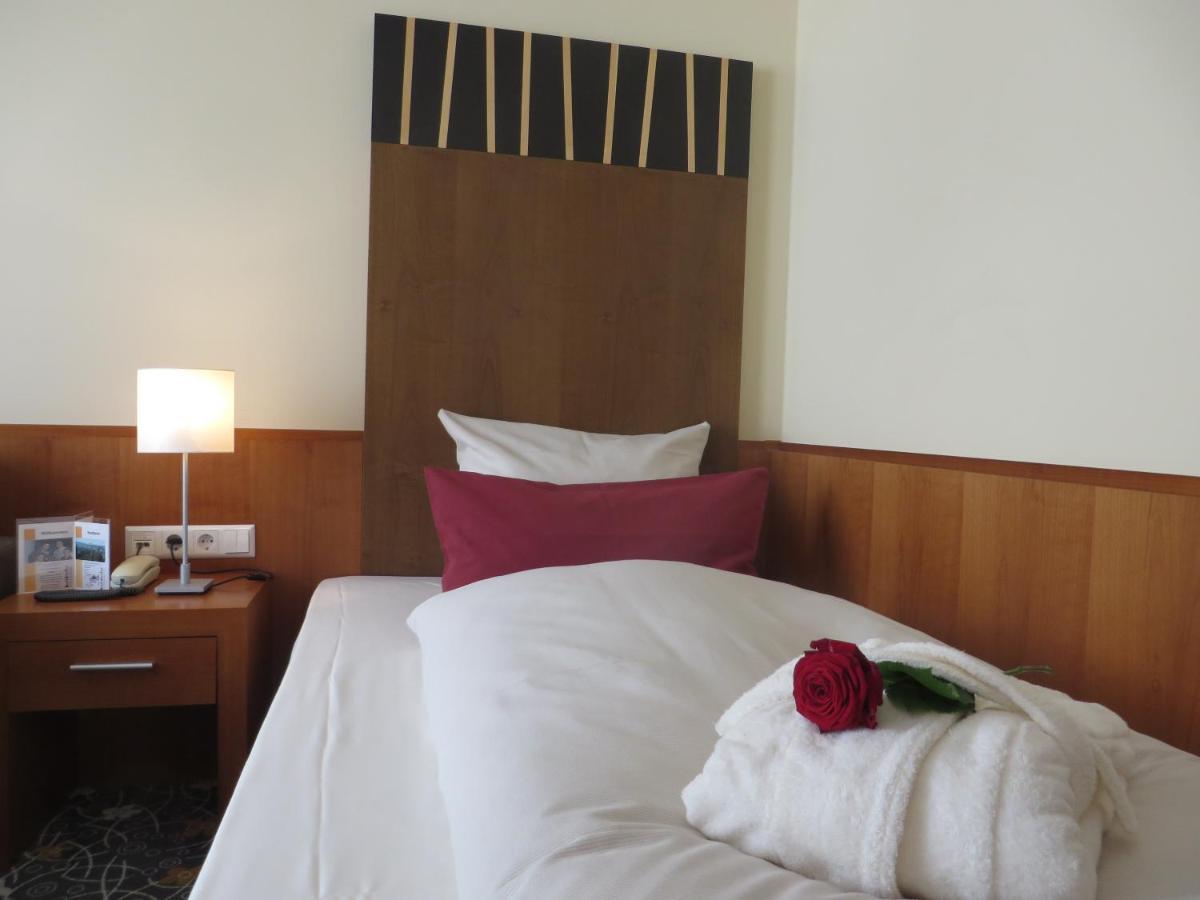 Ringhotel Bundschu บัดแมร์เกนท์ไฮม์ ภายนอก รูปภาพ