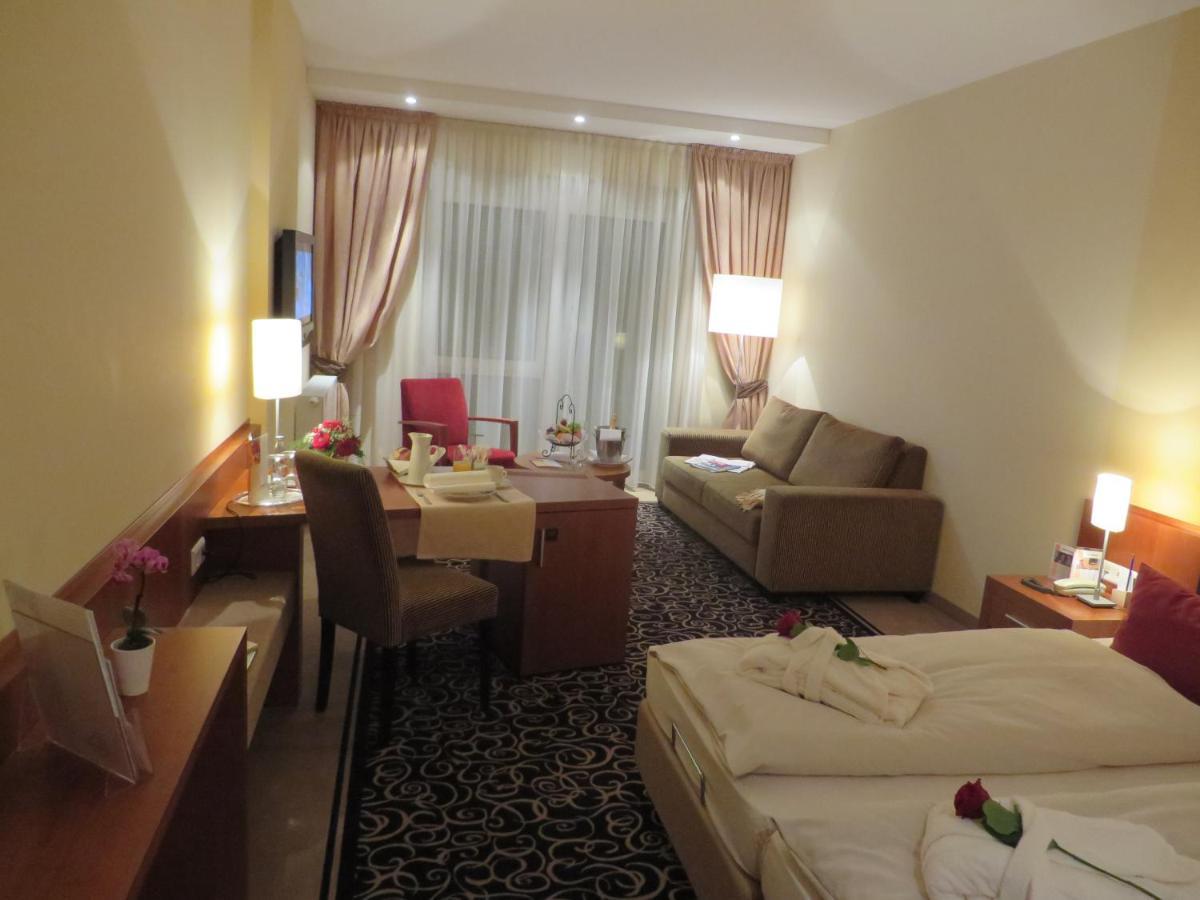 Ringhotel Bundschu บัดแมร์เกนท์ไฮม์ ภายนอก รูปภาพ