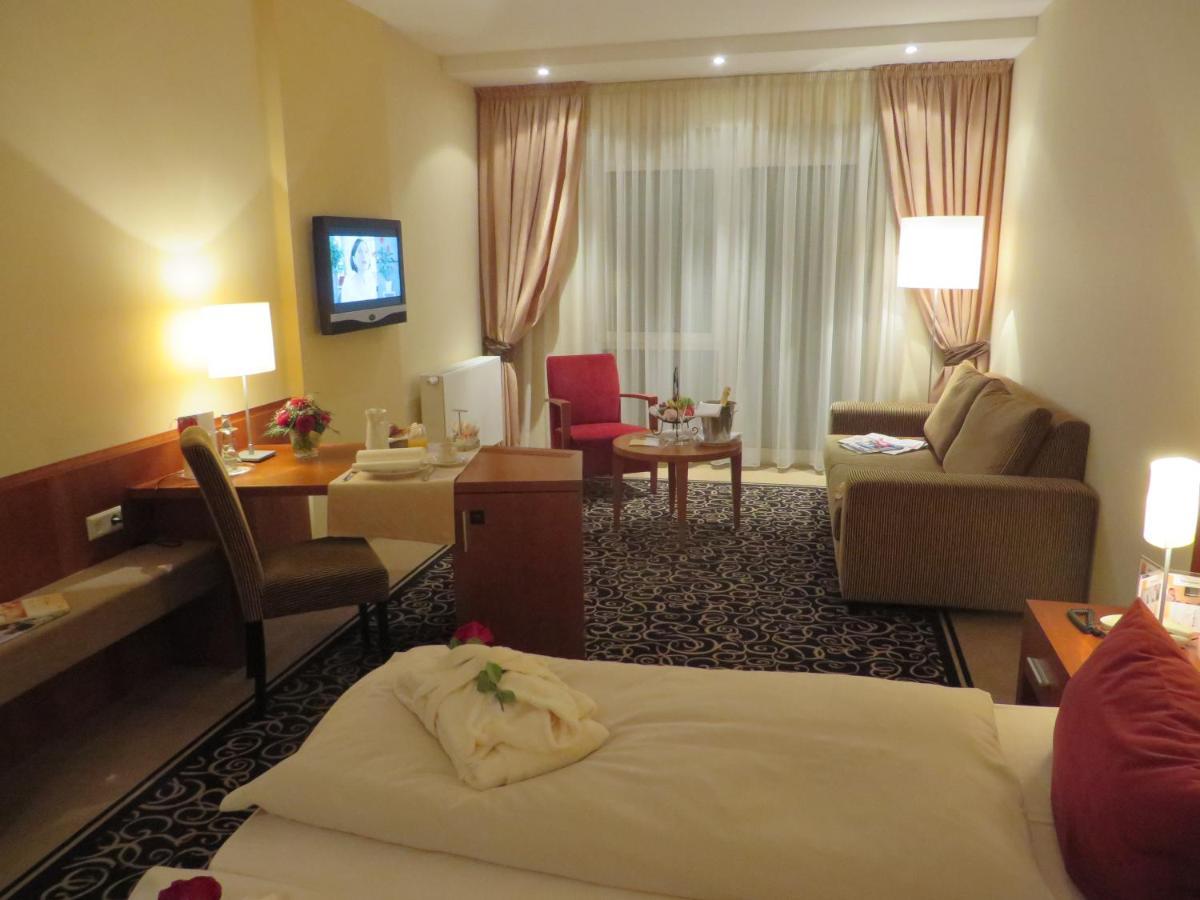 Ringhotel Bundschu บัดแมร์เกนท์ไฮม์ ภายนอก รูปภาพ